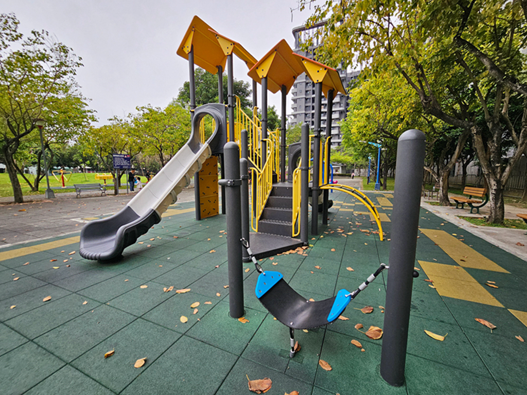 【台中特色公園】多功能遊戲組~太平麗園公園｜旋轉遊具｜愛心磚牆｜季節限定櫻花大道｜臺中美樂地