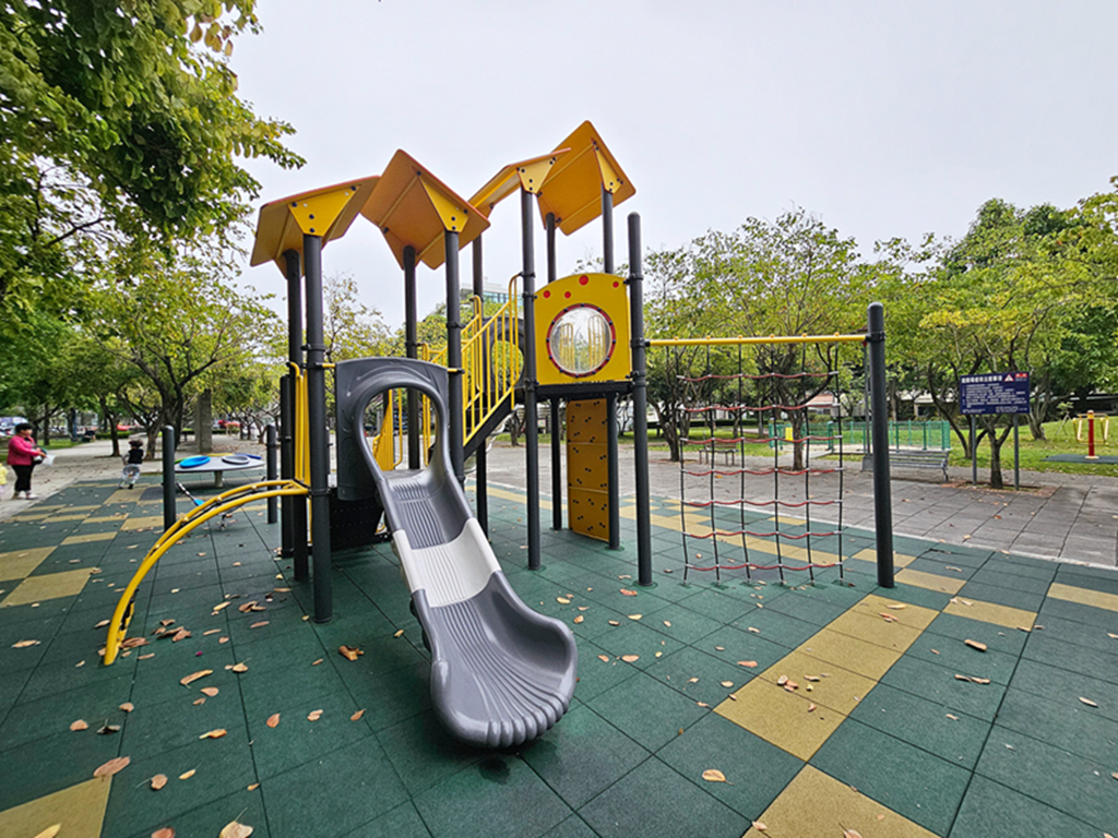 【台中特色公園】多功能遊戲組~太平麗園公園｜旋轉遊具｜愛心磚牆｜季節限定櫻花大道｜臺中美樂地