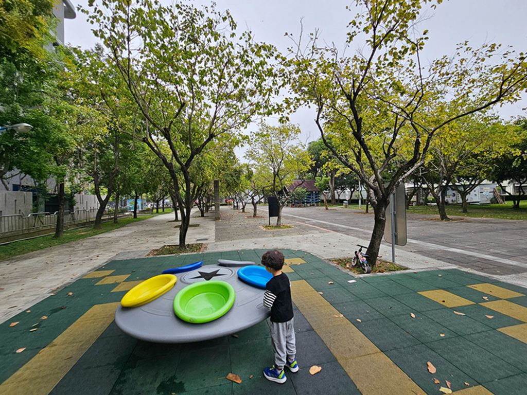 【台中特色公園】多功能遊戲組~太平麗園公園｜旋轉遊具｜愛心磚牆｜季節限定櫻花大道｜臺中美樂地