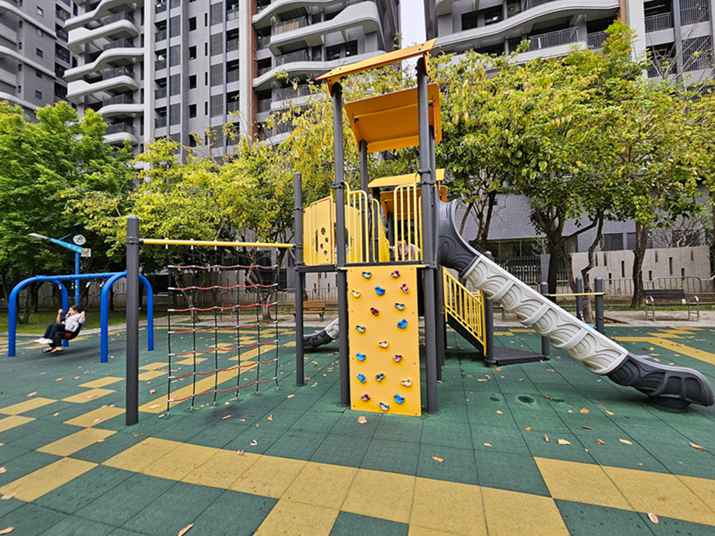 【台中特色公園】多功能遊戲組~太平麗園公園｜旋轉遊具｜愛心磚牆｜季節限定櫻花大道｜臺中美樂地