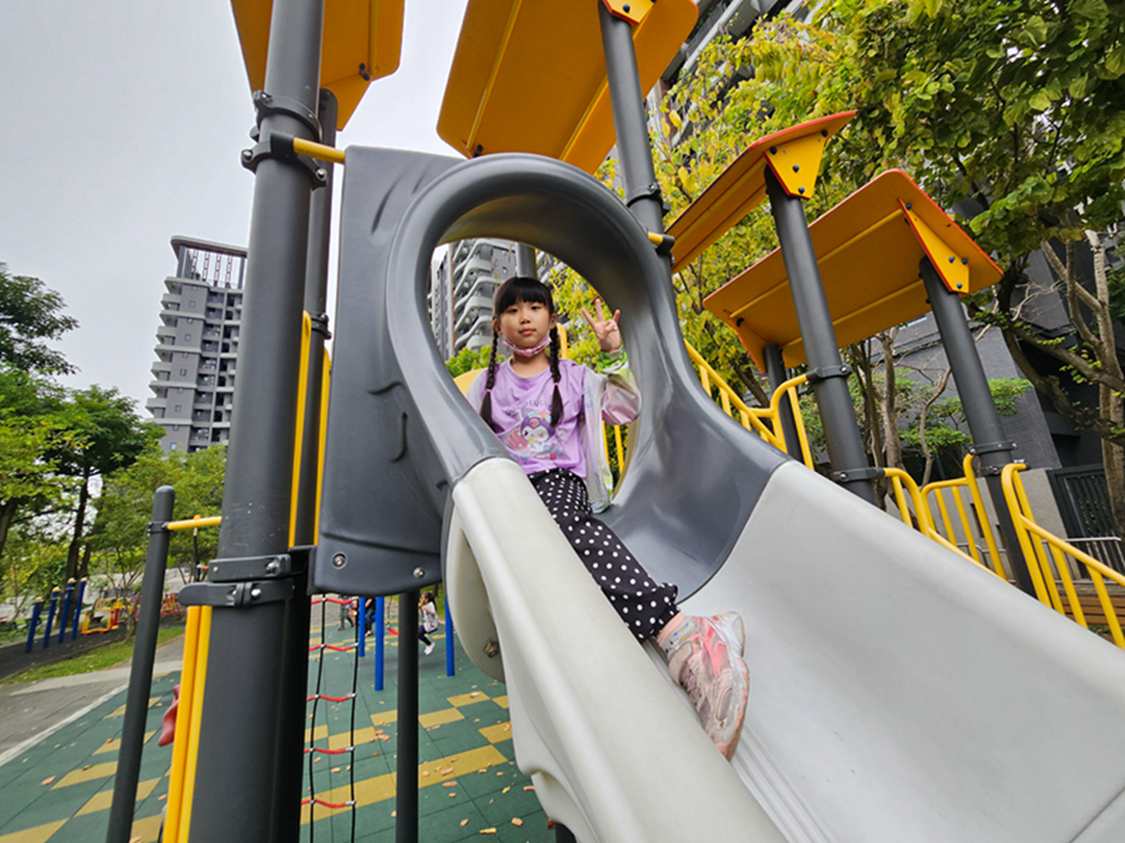 【台中特色公園】多功能遊戲組~太平麗園公園｜旋轉遊具｜愛心磚牆｜季節限定櫻花大道｜臺中美樂地