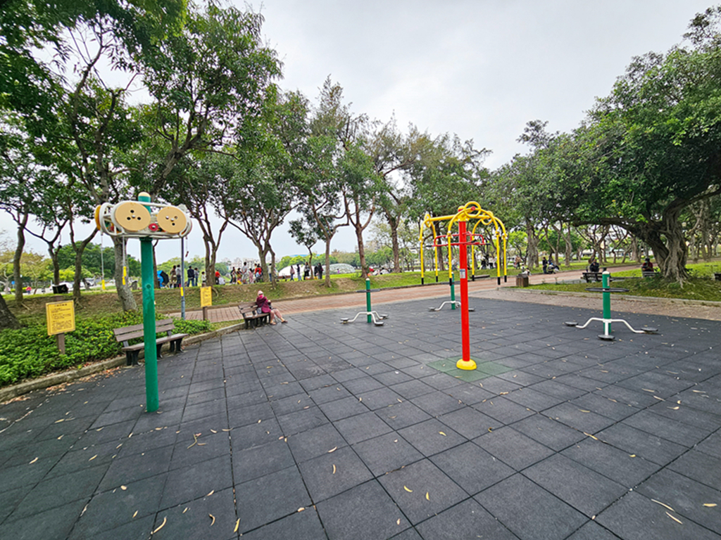 【台中特色公園】森林系心靈綠洲~太平坪林森林公園|長頸鹿桌椅+溜滑梯遊戲區+森林步道|臺中美樂地 - 第19張圖 【台中特色公園】森林系心靈綠洲~太平坪林森林公園|長頸鹿桌椅+溜滑梯遊戲區+森林步道|臺中美樂地