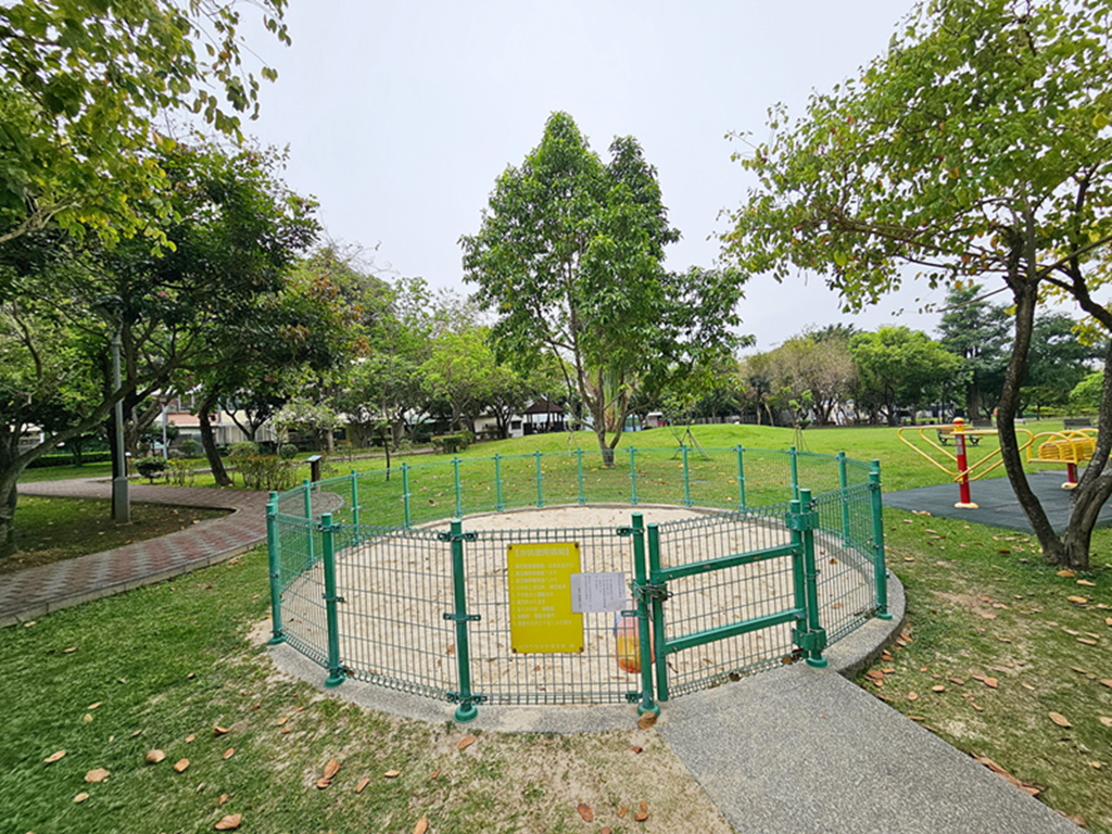 【台中特色公園】多功能遊戲組~太平麗園公園｜旋轉遊具｜愛心磚牆｜季節限定櫻花大道｜臺中美樂地