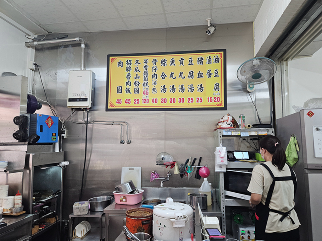 【台中小吃美食】在地老饕私心推薦~大里古早味肉圓李|芋香蘿蔔糕|必點豬血湯|冬瓜山粉圓 - 第4張圖 【台中小吃美食】在地老饕私心推薦~大里古早味肉圓李|芋香蘿蔔糕|必點豬血湯|冬瓜山粉圓