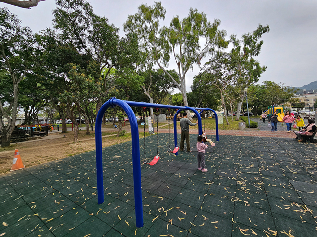 【台中特色公園】森林系心靈綠洲~太平坪林森林公園|長頸鹿桌椅+溜滑梯遊戲區+森林步道|臺中美樂地 - 第6張圖 【台中特色公園】森林系心靈綠洲~太平坪林森林公園|長頸鹿桌椅+溜滑梯遊戲區+森林步道|臺中美樂地