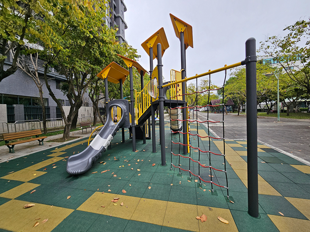 【台中特色公園】多功能遊戲組~太平麗園公園｜旋轉遊具｜愛心磚牆｜季節限定櫻花大道｜臺中美樂地