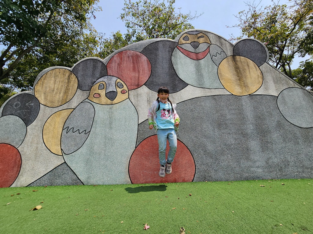 【台中特色公園】季節限定洋紅風鈴木~東區大智公園|小山丘溜滑梯|春天療癒心靈的小公園 🌸|臺中美樂地 - 第9張圖 【台中特色公園】季節限定洋紅風鈴木~東區大智公園|小山丘溜滑梯|春天療癒心靈的小公園 🌸|臺中美樂地