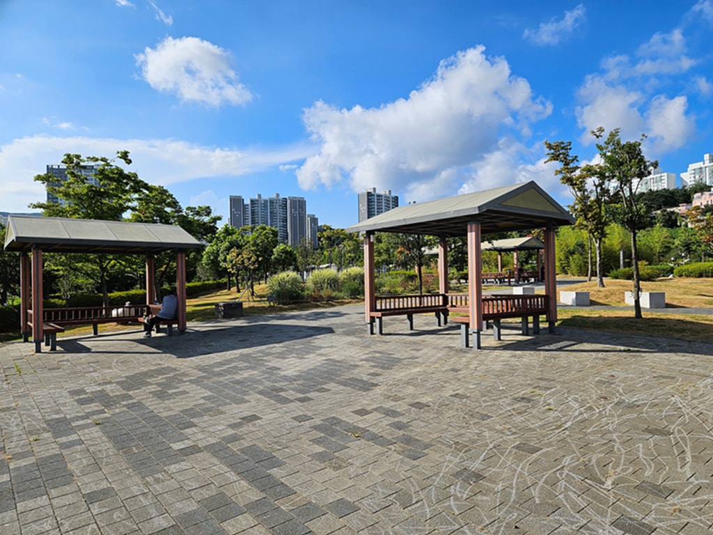 【韓國釜山景點】親子景點推薦~釜山市民公園│超大型共融遊戲場│巨型攀爬網架│沙坑＋森林樹屋＋花海步道
