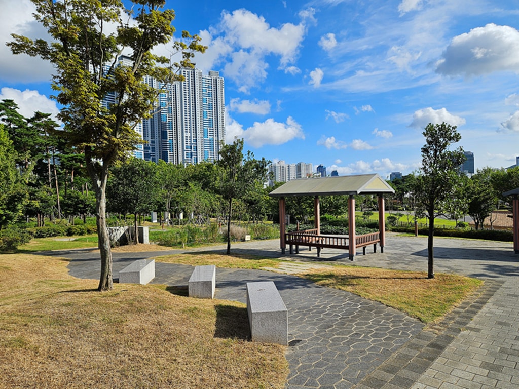 【韓國釜山景點】親子景點推薦~釜山市民公園│超大型共融遊戲場│巨型攀爬網架│沙坑＋森林樹屋＋花海步道