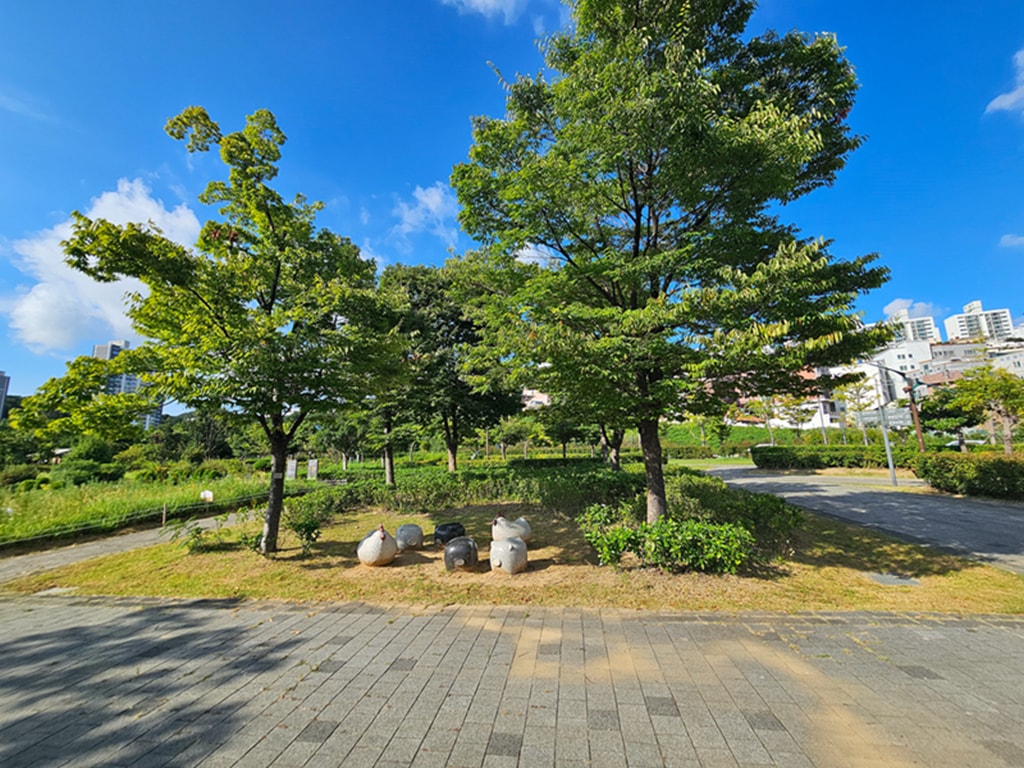 【韓國釜山景點】親子景點推薦~釜山市民公園│超大型共融遊戲場│巨型攀爬網架│沙坑＋森林樹屋＋花海步道