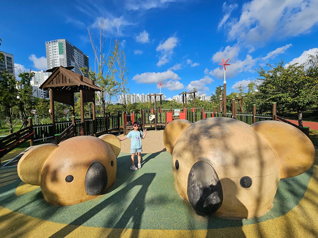 【韓國釜山景點】親子景點推薦~釜山市民公園│超大型共融遊戲場│巨型攀爬網架│沙坑＋森林樹屋＋花海步道