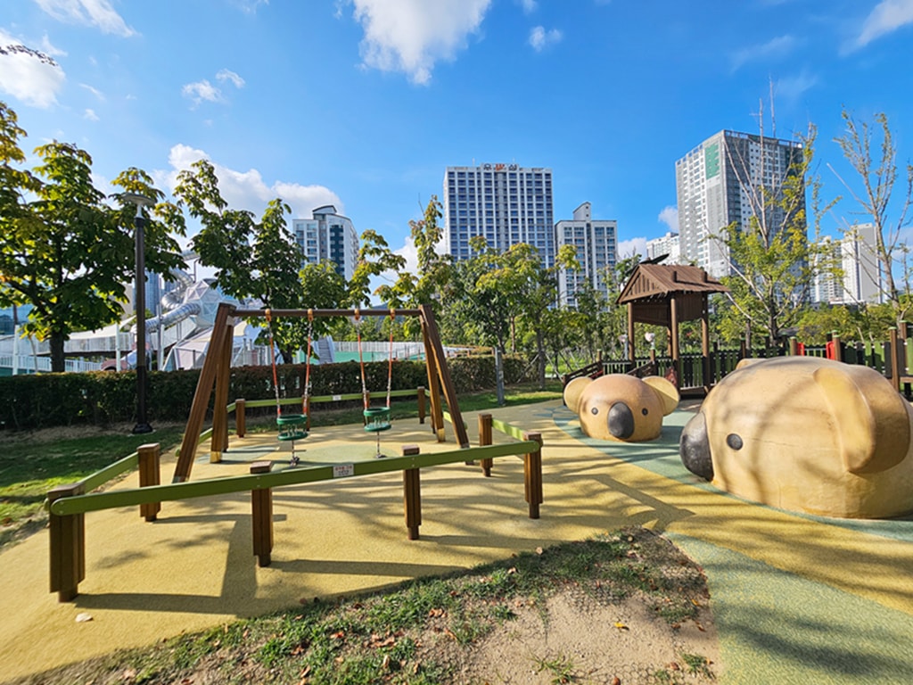 【韓國釜山景點】親子景點推薦~釜山市民公園│超大型共融遊戲場│巨型攀爬網架│沙坑＋森林樹屋＋花海步道