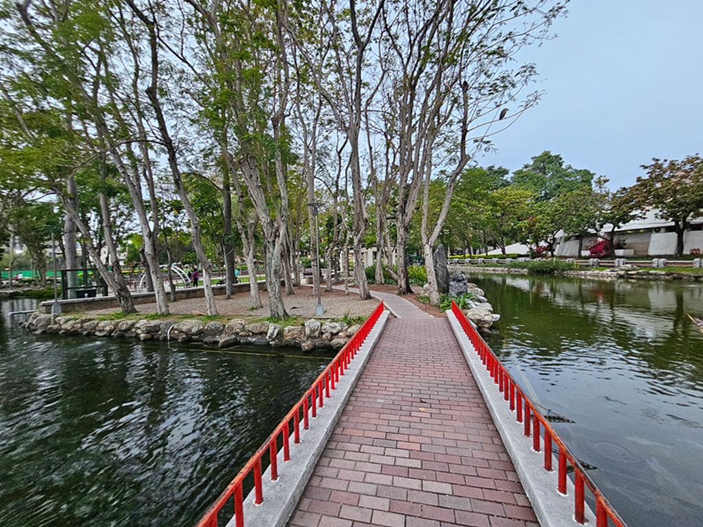 【台中特色公園】林間探索遊戲場~北屯兒童公園｜假日能量補給站｜高空探索＋攀爬區｜放電、野餐、散步的小天地｜臺中美樂地