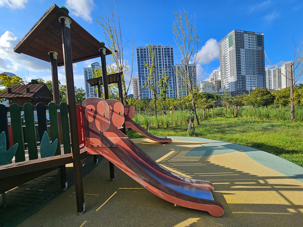 【韓國釜山景點】親子景點推薦~釜山市民公園│超大型共融遊戲場│巨型攀爬網架│沙坑+森林樹屋+花海步道 - 第28張圖 【韓國釜山景點】親子景點推薦~釜山市民公園│超大型共融遊戲場│巨型攀爬網架│沙坑+森林樹屋+花海步道