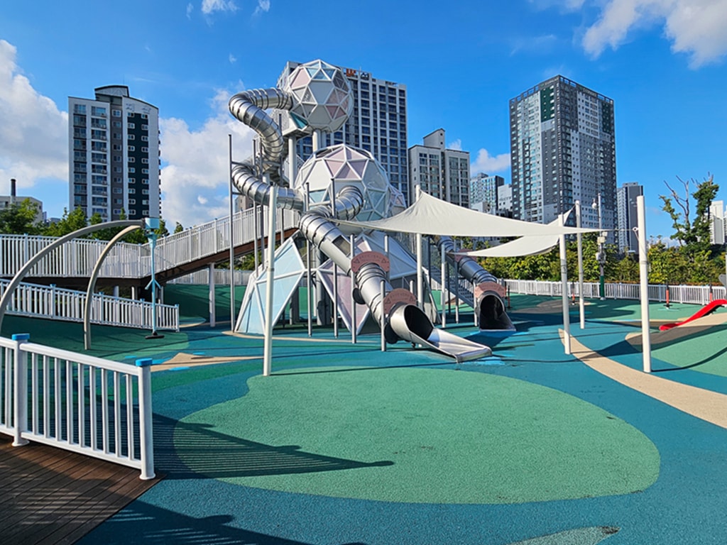 【韓國釜山景點】親子景點推薦~釜山市民公園│超大型共融遊戲場│巨型攀爬網架│沙坑＋森林樹屋＋花海步道