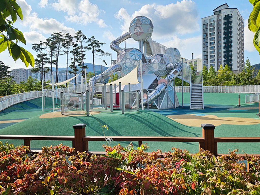 【韓國釜山景點】親子景點推薦~釜山市民公園│超大型共融遊戲場│巨型攀爬網架│沙坑+森林樹屋+花海步道 - 第31張圖 【韓國釜山景點】親子景點推薦~釜山市民公園│超大型共融遊戲場│巨型攀爬網架│沙坑+森林樹屋+花海步道