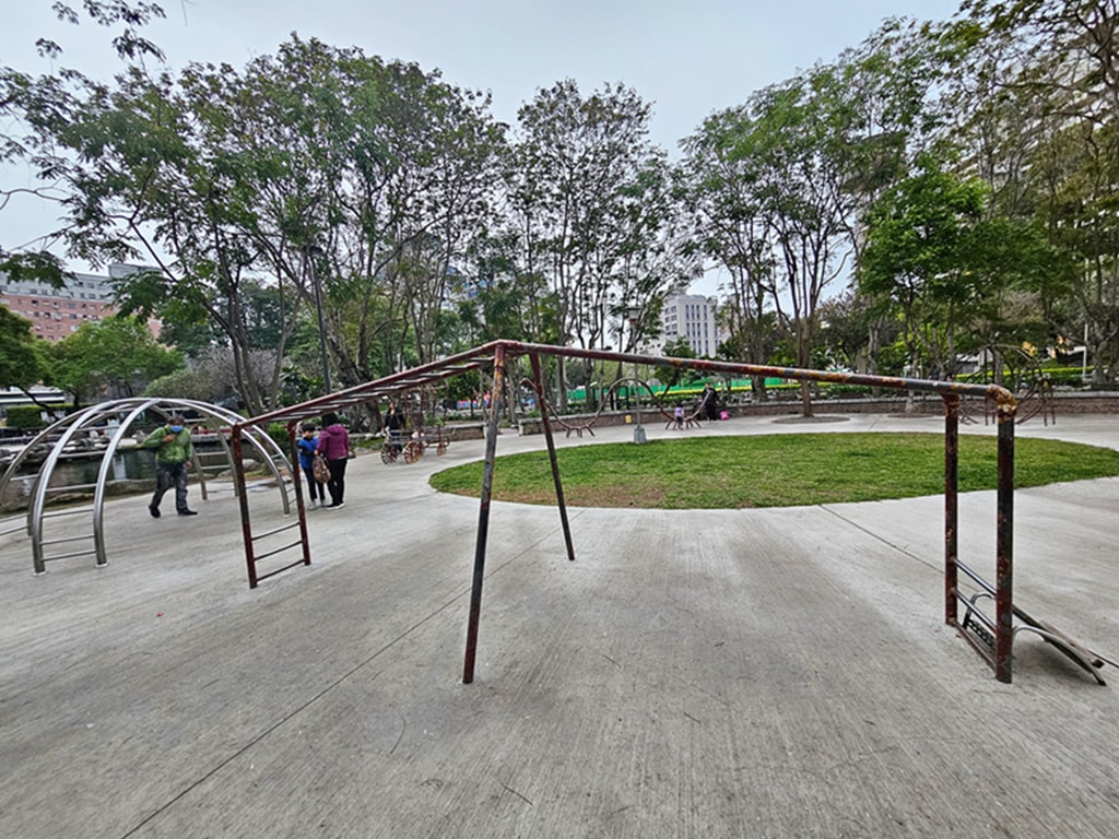 【台中特色公園】林間探索遊戲場~北屯兒童公園｜假日能量補給站｜高空探索＋攀爬區｜放電、野餐、散步的小天地｜臺中美樂地