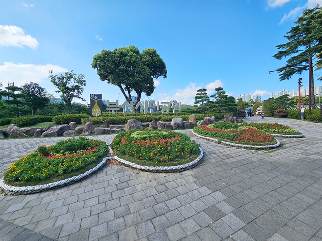 【韓國釜山景點】親子景點推薦~釜山市民公園│超大型共融遊戲場│巨型攀爬網架│沙坑+森林樹屋+花海步道 - 第5張圖 【韓國釜山景點】親子景點推薦~釜山市民公園│超大型共融遊戲場│巨型攀爬網架│沙坑+森林樹屋+花海步道
