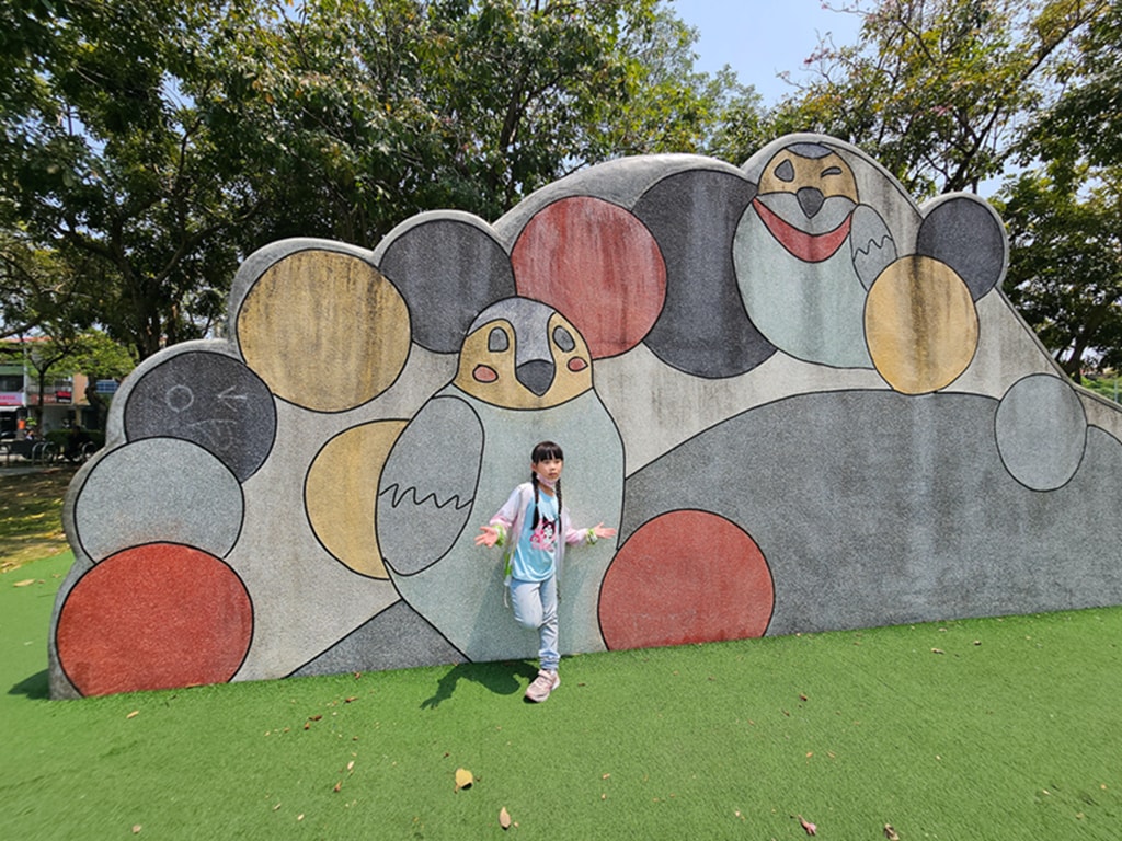 【台中特色公園】季節限定洋紅風鈴木~東區大智公園｜小山丘溜滑梯｜春天療癒心靈的小公園 🌸｜臺中美樂地