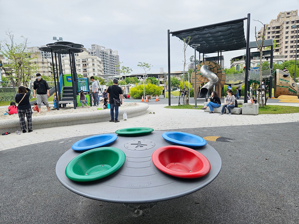 【台中特色公園】豬主題特色遊戲場~北區豬事圓滿公園｜攀爬滑梯＋旋轉盤親子放電好去處｜多功能體健區｜必打卡地標｜臺中美樂地