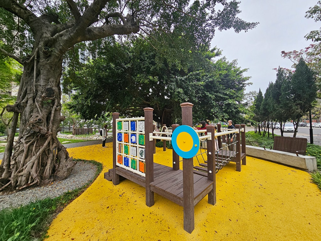 【台中特色公園】糖業故事結合親水景觀~東區蜜糖公園|糖業小火車遊戲區|紫嬌花步道|臺中美樂地 - 第10張圖 【台中特色公園】糖業故事結合親水景觀~東區蜜糖公園|糖業小火車遊戲區|紫嬌花步道|臺中美樂地