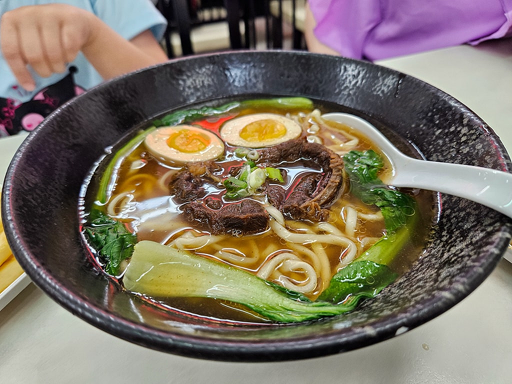 【台中小吃美食】台中南區美食~清一色牛肉麵興大店|珍珠奶茶喝到飽|🍛 炸物+咖哩飯隱藏版吃法 - 第10張圖 【台中小吃美食】台中南區美食~清一色牛肉麵興大店|珍珠奶茶喝到飽|🍛 炸物+咖哩飯隱藏版吃法