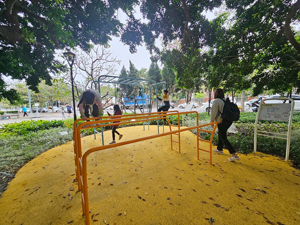 【台中特色公園】糖業故事結合親水景觀~東區蜜糖公園｜糖業小火車遊戲區｜紫嬌花步道｜臺中美樂地