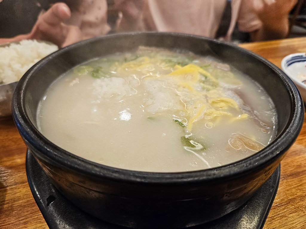 【韓國釜山美食】南浦洞暖胃美食~南浦雪濃湯│牛骨熬煮的雪濃湯│24小時營業│＋韓式餃子│在地人氣餐廳