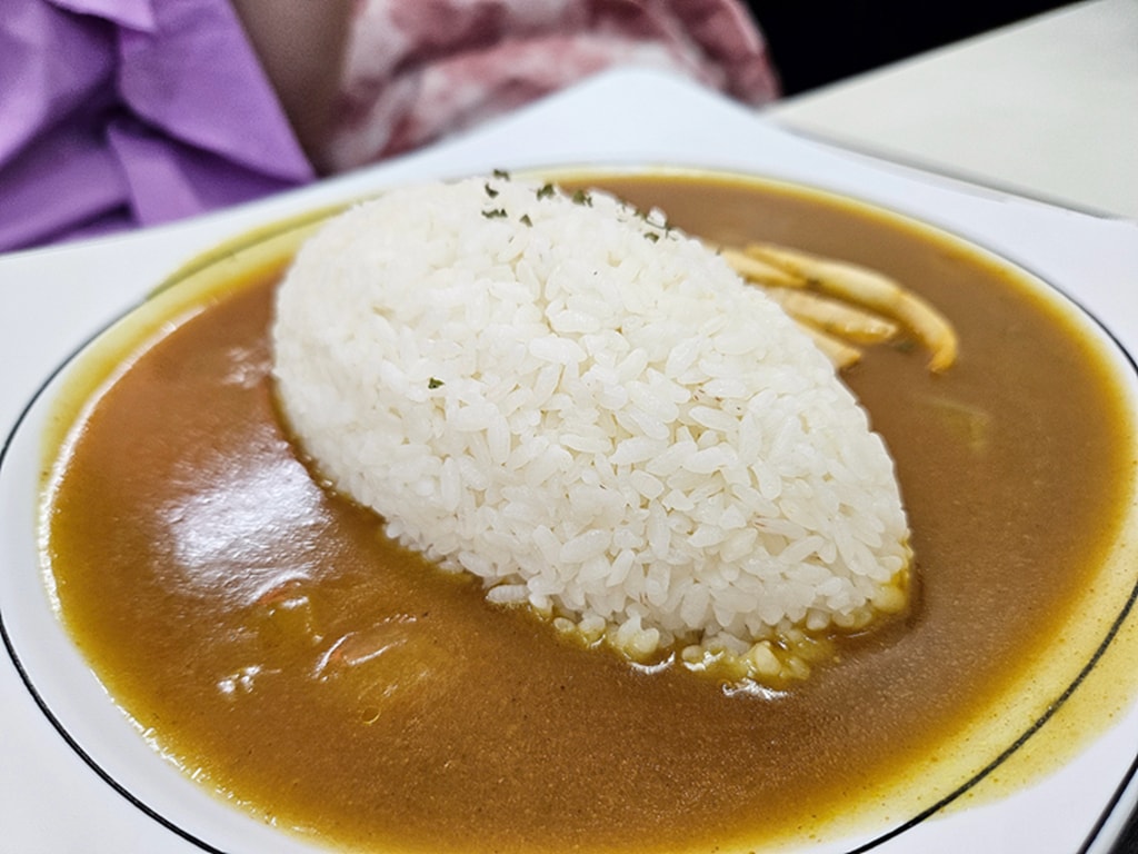 【台中小吃美食】台中南區美食~清一色牛肉麵興大店｜珍珠奶茶喝到飽｜🍛 炸物＋咖哩飯隱藏版吃法