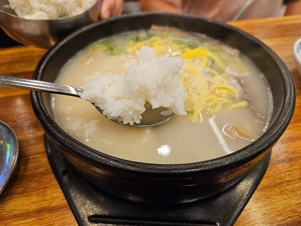 【韓國釜山美食】南浦洞暖胃美食~南浦雪濃湯│牛骨熬煮的雪濃湯│24小時營業│＋韓式餃子│在地人氣餐廳