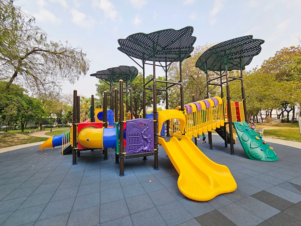 【台中特色公園】複合式主體遊具溜滑梯~南區樹仁公園｜滾木獨木橋遊具｜攀爬網挑戰區｜臺中美樂地
