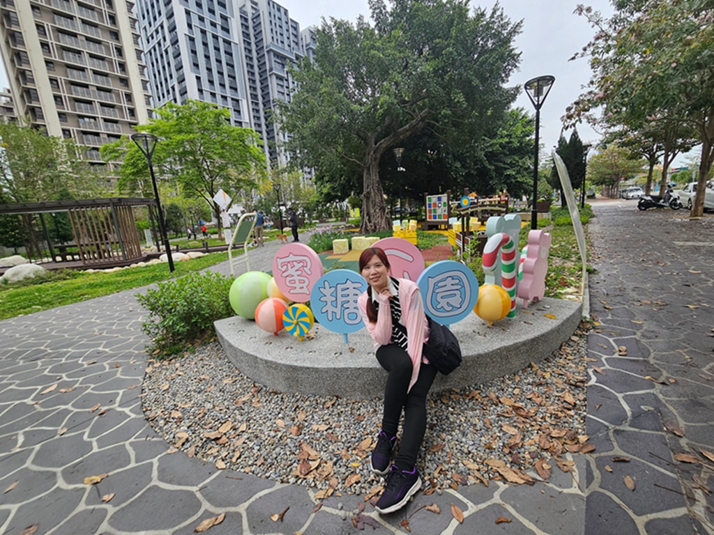【台中特色公園】糖業故事結合親水景觀~東區蜜糖公園|糖業小火車遊戲區|紫嬌花步道|臺中美樂地 - 第13張圖 【台中特色公園】糖業故事結合親水景觀~東區蜜糖公園|糖業小火車遊戲區|紫嬌花步道|臺中美樂地