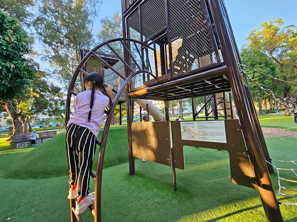 【台中特色公園】猴森堡壘遊戲場~后里森林公園|森林裡的雙塔溜滑梯|小小冒險步道|攀爬設施+繩索挑戰區|搖籃吊床區|臺中美樂地 - 第14張圖 【台中特色公園】猴森堡壘遊戲場~后里森林公園|森林裡的雙塔溜滑梯|小小冒險步道|攀爬設施+繩索挑戰區|搖籃吊床區|臺中美樂地