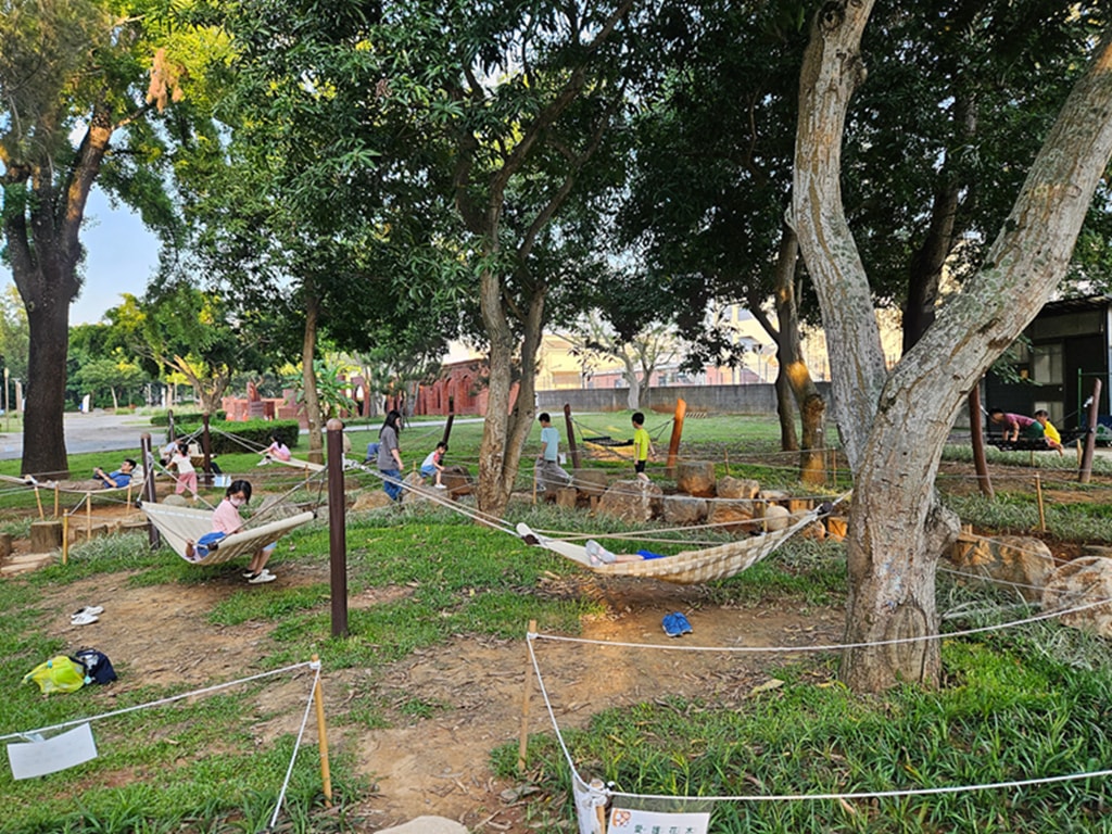 【台中特色公園】猴森堡壘遊戲場~后里森林公園｜森林裡的雙塔溜滑梯｜小小冒險步道｜攀爬設施+繩索挑戰區｜搖籃吊床區｜臺中美樂地