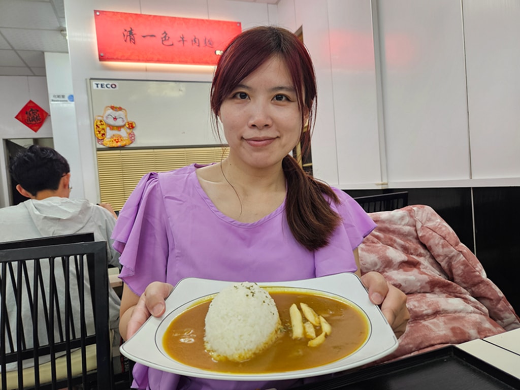 【台中小吃美食】台中南區美食~清一色牛肉麵興大店|珍珠奶茶喝到飽|🍛 炸物+咖哩飯隱藏版吃法 - 第16張圖 【台中小吃美食】台中南區美食~清一色牛肉麵興大店|珍珠奶茶喝到飽|🍛 炸物+咖哩飯隱藏版吃法