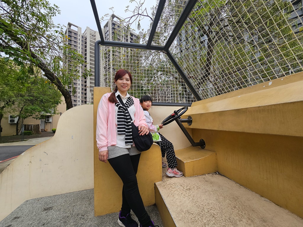 【台中特色公園】交通主題遊戲場 🚦~東區泉源兒童交通公園|🚲 迷你道路系統|大型車視野死角體驗區|旋轉飛椅|臺中美樂地 - 第17張圖 【台中特色公園】交通主題遊戲場 🚦~東區泉源兒童交通公園|🚲 迷你道路系統|大型車視野死角體驗區|旋轉飛椅|臺中美樂地