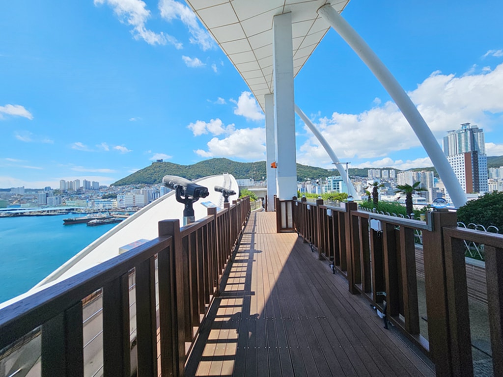 【韓國釜山景點】海港景觀平台釜山港~札嘎其市場展望台(자갈치전망대)│I ❤️ JAGALCHI打卡地標│海鷗未來郵筒│可愛的月亮拍照座椅