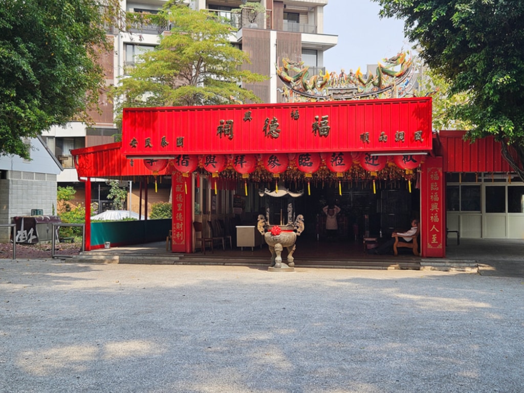 【台中特色公園】小山丘溜滑梯~南區南平公園|原木攀爬架|繩網步道&圓形隧道|鳥巢鞦韆|臺中美樂地 - 第17張圖 【台中特色公園】小山丘溜滑梯~南區南平公園|原木攀爬架|繩網步道&圓形隧道|鳥巢鞦韆|臺中美樂地
