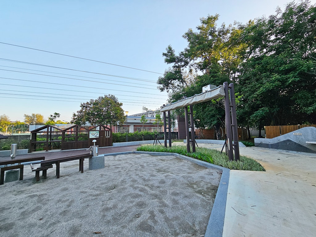 【台中特色公園】猴森堡壘遊戲場~后里森林公園｜森林裡的雙塔溜滑梯｜小小冒險步道｜攀爬設施+繩索挑戰區｜搖籃吊床區｜臺中美樂地