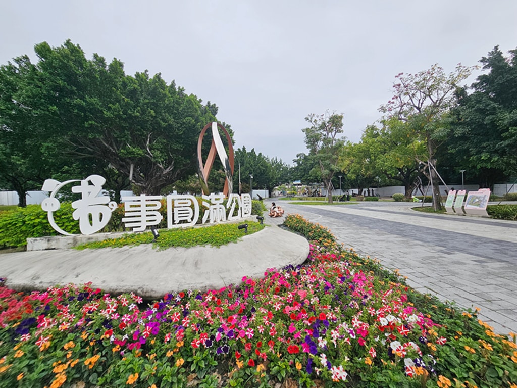 【台中特色公園】豬主題特色遊戲場~北區豬事圓滿公園｜攀爬滑梯＋旋轉盤親子放電好去處｜多功能體健區｜必打卡地標｜臺中美樂地