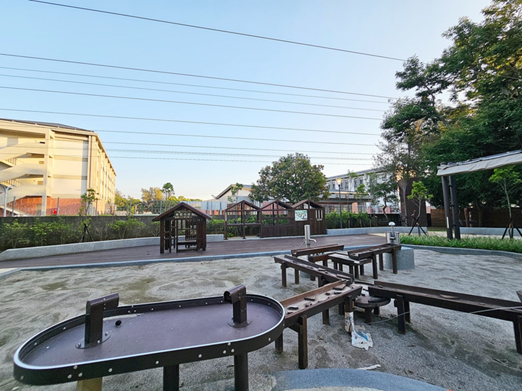 【台中特色公園】猴森堡壘遊戲場~后里森林公園|森林裡的雙塔溜滑梯|小小冒險步道|攀爬設施+繩索挑戰區|搖籃吊床區|臺中美樂地 - 第19張圖 【台中特色公園】猴森堡壘遊戲場~后里森林公園|森林裡的雙塔溜滑梯|小小冒險步道|攀爬設施+繩索挑戰區|搖籃吊床區|臺中美樂地