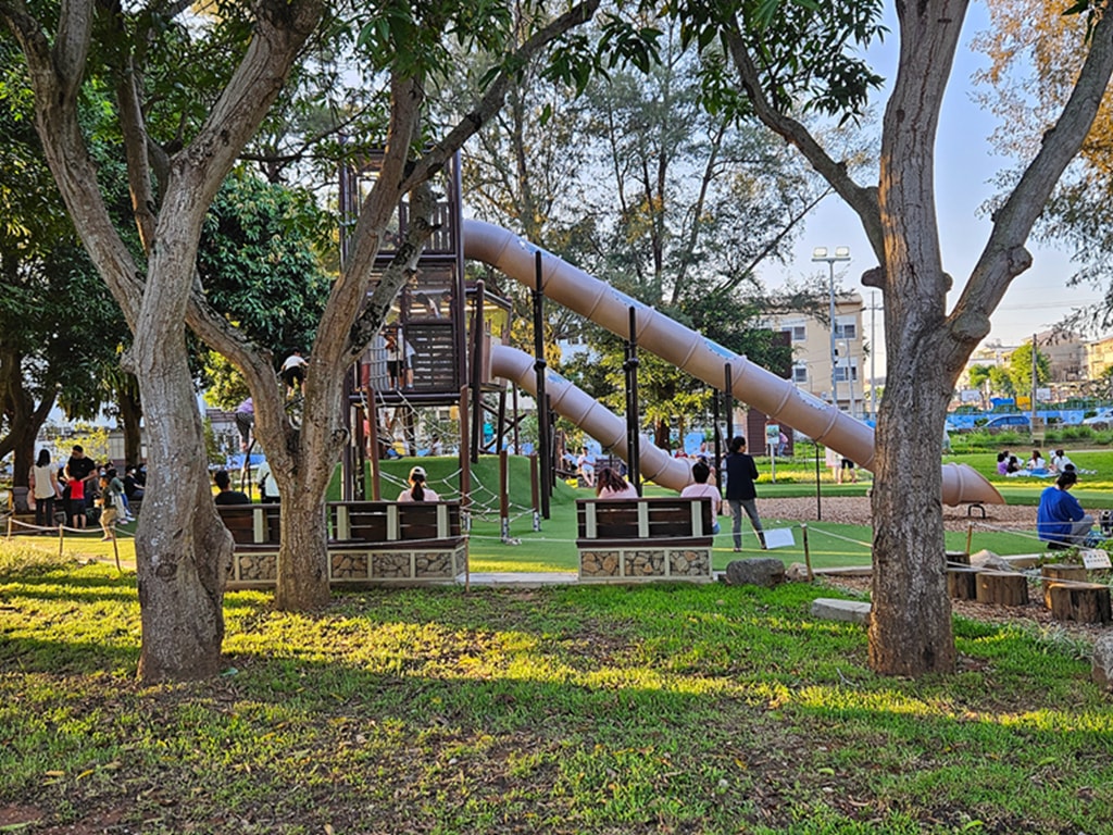 【台中特色公園】猴森堡壘遊戲場~后里森林公園｜森林裡的雙塔溜滑梯｜小小冒險步道｜攀爬設施+繩索挑戰區｜搖籃吊床區｜臺中美樂地