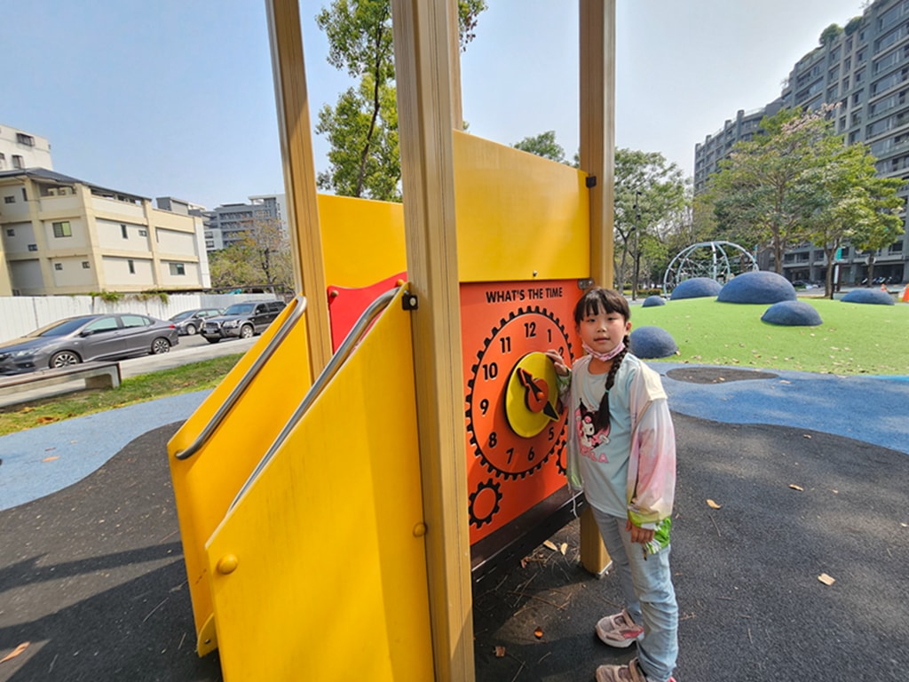 【台中特色公園】淨水溜滑梯~綠川水淨樂園|截流冒險組|飛碟轉盤|旋轉椅|小屋溜滑梯|臺中美樂地 - 第23張圖 【台中特色公園】淨水溜滑梯~綠川水淨樂園|截流冒險組|飛碟轉盤|旋轉椅|小屋溜滑梯|臺中美樂地
