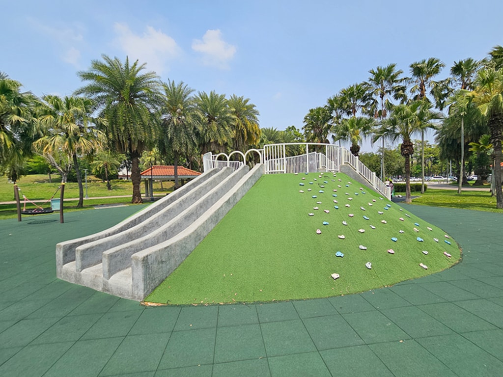 【台中特色公園】綠色山丘遊戲場~東區東峰公園｜🌴 椰林步道｜鳥巢鞦韆｜臺中美樂地