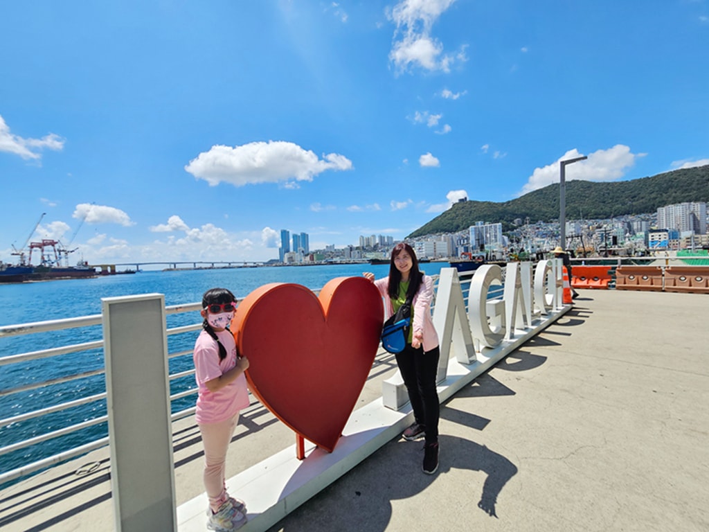 【韓國釜山景點】海港景觀平台釜山港~札嘎其市場展望台(자갈치전망대)│I ❤️ JAGALCHI打卡地標│海鷗未來郵筒│可愛的月亮拍照座椅