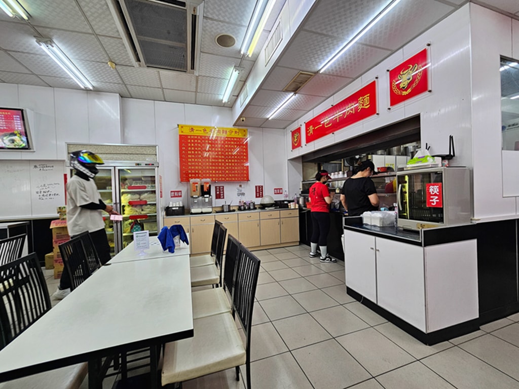 【台中小吃美食】台中南區美食~清一色牛肉麵興大店|珍珠奶茶喝到飽|🍛 炸物+咖哩飯隱藏版吃法 - 第6張圖 【台中小吃美食】台中南區美食~清一色牛肉麵興大店|珍珠奶茶喝到飽|🍛 炸物+咖哩飯隱藏版吃法