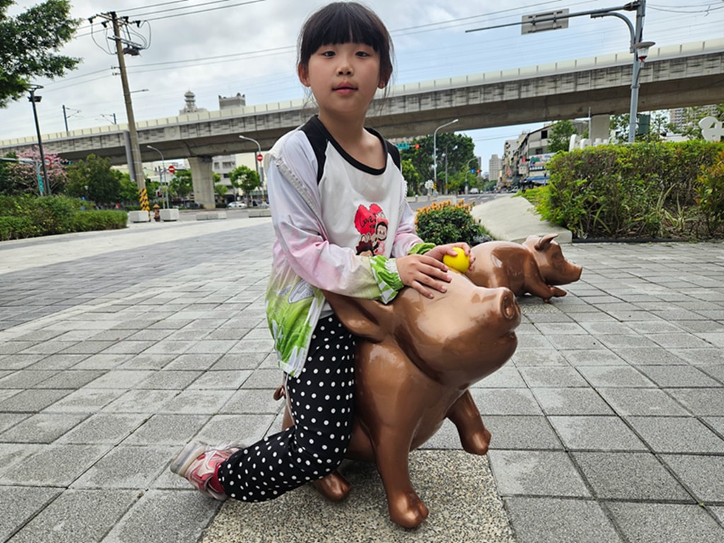 【台中特色公園】豬主題特色遊戲場~北區豬事圓滿公園｜攀爬滑梯＋旋轉盤親子放電好去處｜多功能體健區｜必打卡地標｜臺中美樂地