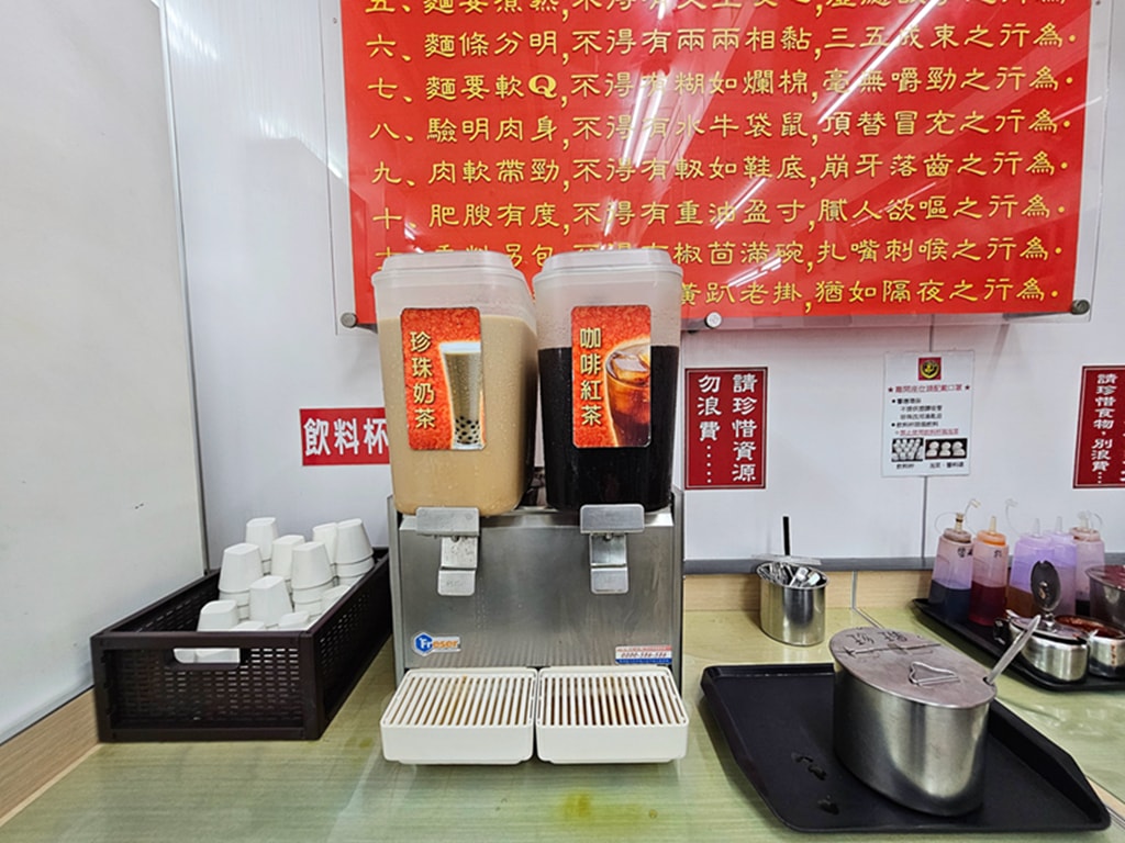 【台中小吃美食】台中南區美食~清一色牛肉麵興大店|珍珠奶茶喝到飽|🍛 炸物+咖哩飯隱藏版吃法 - 第7張圖 【台中小吃美食】台中南區美食~清一色牛肉麵興大店|珍珠奶茶喝到飽|🍛 炸物+咖哩飯隱藏版吃法