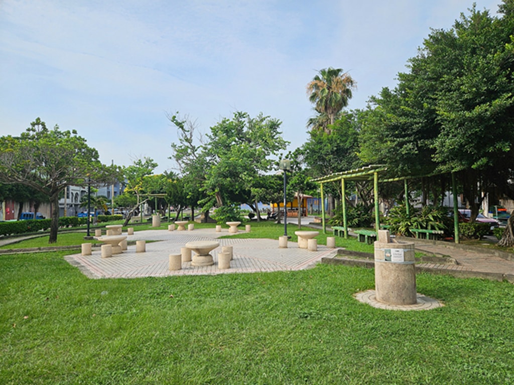 【台中特色公園】火圈跳躍攀爬遊具~梧棲情人公園|❣️LOVE❣️彩繪板|盪鞦韆|臺中美樂地 - 第10張圖 【台中特色公園】火圈跳躍攀爬遊具~梧棲情人公園|❣️LOVE❣️彩繪板|盪鞦韆|臺中美樂地