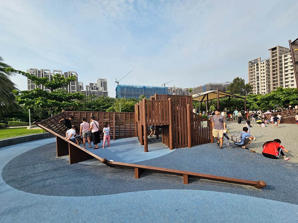 【台中特色公園】捕魚遊戲塔~梧棲下寮里漁寮運動公園｜海線最狂放電基地｜水戰綠洲｜船長奇航｜飛向大海｜臺中美樂地